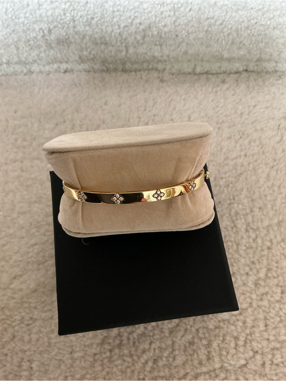 STUNNING ROBERTO COIN 18K GOLD LOVE IN VERONA DIAMOND FLORAL BANGLE BRACELET - Picture 3 of 16